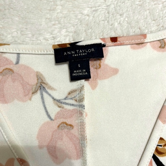 Ann Taylor Factory Pink Floral Blouse - Picture 3 of 8
